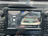 ナビ画面にアラウンドビュ-モニタ-の映像を映し出しています。  狭い場所での車庫入れをサポ-トしてくれる便利アイテムです。