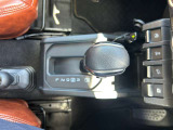 操作しやすい位置にシフトレバーが有ります。