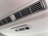 リアシーリングファンも付いておりますので、車内の空気の循環にも役立ちます。