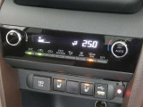 【オートエアコン】車内温度を感知して自動で温度調整をしてくれるのでいつでも快適な車内空間を創り上げます!どの席に座っても快適なドライブが楽しめます♪