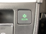 【eコンスイッチ】低燃費運転をサポートするECONモード。スイッチをONすると、エンジンやトランスミッション、A/Cなどを協調制御し、燃費の向上に貢献。エコドライブの効果を高めます。