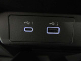 USB充電専用電源ソケットも付いています。モバイル機器などの充電専用