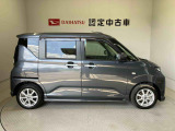 車両右側面からの写真になります。車をご覧になりたい時はお気軽に最寄りの店舗へご相談下さい。