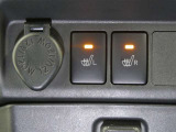 【シートヒーター搭載】シートを温めてくれる暖房機器です!長時間座っていると負担が掛かりやすい背中や腰、または冬場の寒い日に冷えやすい脚部に快適なぬくもりを♪