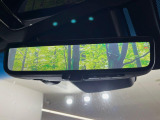 【デジタルインナーミラー】後席の大きな荷物や同乗者で後方が確認しづらい時でも安心!カメラが撮影した車両後方の映像をルームミラー内に表示。クリアな視界で状況の確認が可能です!