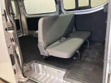 個性のあるスクエアなリヤデザイン。長い荷室と高い走行安定性が叶うロングホイールベースで最大限延長された荷室長と、安定感のある走りを実現!