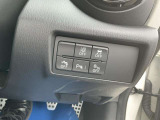 横滑り防止装置、車線逸脱警報システムなどの安全装備も充実。バック時の障害物を検知し知らせるコーナーセンサーや、360&deg;ビューモニター、リアゲートの開閉スイッチがあります。
