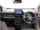 オシャレなインテリアで運転する気分も盛り上がりますよね^^