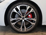 アルミホイール 5ツインスポーク ブラックメタリック ポリッシュト 8.5J x 20 (Audi Sport) 245/35 R20 タイヤ