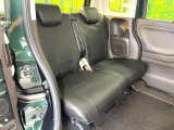 後部座席も気になるようなキズ・汚れやへたり等、大きなダメージはなく、良好な状態です。