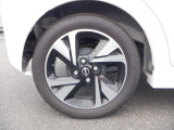 15インチアルミホイール!!格好良くてホイールがあなたの愛車をいっそう輝かせます☆