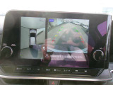 アラウンドビュ-モニタ-装備。上から見下ろしているような映像が表示されるので、車庫入れ時にも安心です!確認しずらい障害物等も視認しやすいですね^^