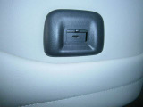 携帯の充電に便利なUSB端子が装備されております。