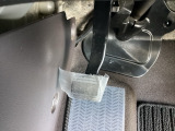 パーキングブレーキは、フットブレーキタイプなので、運転席と助手席の間はすっきりしています。