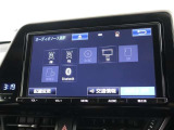 こちらのナビゲーションには、AM/FMラジオ/TVなどもついています。音楽などを楽しみながら運転をお楽しみください。