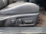 パワーシート搭載。微妙な調整が手軽にでき、ピッタリの最適なポジションで運転することが可能です。