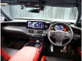 デザインもよく、居心地のよい運転席ですね。分かりやすいスイッチ類ですから操作もしやすく運転をサポートします。