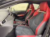 トヨタ中古車「まるごとクリーニング」施工済。外装はもちろん内装はシートを外して見えない所まで徹底洗浄しています。