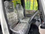 運転席シート廻りは使用感も少なく、良好な状態となっています。前オーナー様が丁寧に使っていたことがよくわかりますね。