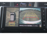 パノラミックビューモニター付きです。車両を上から見たような映像をディスプレイオーディオ画面に表示。運転席からの目視だけでは見にくい、車両周辺の状況をリアルタイムでしっかり確認できます。