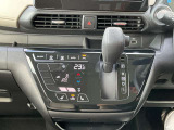 「オートエアコン」付き一年中快適な室内を提供!車内温度を設定すると、風量を自動で調節してくれます。さらに前席シートヒーターつき(^^)/