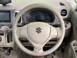 インテリアに合わせたデザインのステアリングは、運転される方のことも考え、運転しやすい形状、大きさです。是非一度、実際に触ってお確かめください。