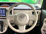 インテリアに合わせたデザインのステアリングは、運転される方のことも考え、運転しやすい形状、大きさです。是非一度、実際に触ってお確かめください。