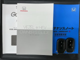 スマートキーは鍵をバッグに入れたままでもドアロックの開閉やエンジンのON・OFFができます。夜間や雨の日も鍵を探さなくて良いので便利です。