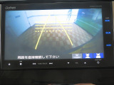 ギヤをRに入れるとナビの画面に後ろの映像が映るリヤカメラ付!後退時の安全確認やコンディションの悪い視界でもカラーバックモニターがドライバーをサポート☆☆☆