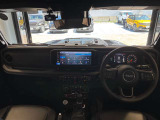 ステアリングを握ればJeepワールドが広がります。