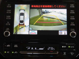 バックガイドモニターは、ハンドルを回すとガイド線が動きます。
