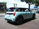 BMW・MINI認定中古車には2年間または1年間の無料保証を付帯。ご購入後も安心して、BMW・MINIならではの走りをお楽しみいただけます。