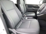 ゆったりと座れる運転席で快適なドライブをお楽しみください