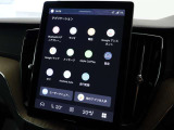 縦型11.2インチのタッチパネル式ディスプレイはカーナビ、運転支援システムや空調、オーディオの設定もこの画面を介して行います。電話のほか、エアコン、シートコントロール、車両設定などもえます。
