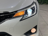 【HIDヘッドライト】非常に明るく前方を照らしてくれるので、悪天候や夜間の走行時も視界良好で安心してお乗りいただけます。