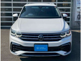 TIGUAN TSI 4MOTION R-LINE。パールホワイトカラーです。弊社管理顧客様からの下取車が新入庫致しました。1000キロ未満の走行距離の低走行車でございます。