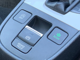 電動パーキングブレーキ・オートブレーキホールドです。ボタンを引っ張るだけでサイドブレーキがかかります。オートブレーキホールドは信号待ちや渋滞でもブレーキを踏み続ける必要なし!楽に運転できます!