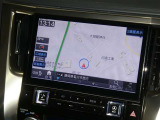 【10インチ】目的地を設定すれば、初めての場所でも簡単に行くことが出来ます。(音楽だって聴けちゃいます。)今や欠かせないアイテムですね。カーナビと共に楽しいカーライフを送って下さい!