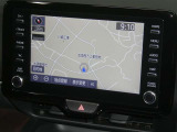 【8インチ純正ナビ】純正ナビを装備。タッチパネル式で使いやすく、詳細地図により目的地をピンポイントで設定できます。初めての道でも迷いにくく、ロングドライブも快適ですよ♪