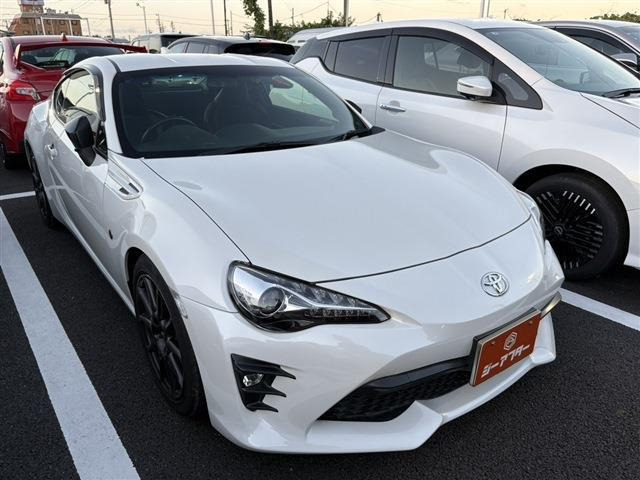 86 2.0 GT リミテッド ブラックパッケージ 禁煙車 黒赤ハーフレザーシート 純正ナビ