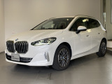 BMW 218iアクティブツアラー エクスクルーシブ ミネラルホワイト☆弊社デモカーの車両状態良好車両です♪オプションもハイラインPKG・テクノロジーPKGと充実しております!!レザーからも新色です!