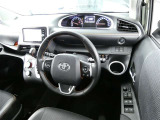 【運転席】運転席周りの画像です。プロの手で隅々までクリーニングしています。ご来店いただき実際に見てみてくださいね☆