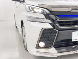 フォグランプ装着車です。暗い夜道の車両前方を明るく照らします