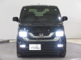 ハロゲンより明るく、より遠くまでさらなる安心感のあるLEDヘッドライトを採用。点灯忘れも防止できるオートライトコントロール機構付きです。