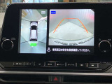 【アラウンドビューモニター】車を上から見下ろしているかのような映像で周囲の状況がひと目で確認、狭い駐車場に駐車するときも安心です♪