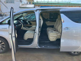 当店では、自社で仕入れした厳選車両を、多数展示しております。リーズナブルなお車を多数在庫しております。掘り出し物を探しにいらしてください。