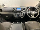 スッキリした運転席まわりでフロントガラスも大きく前方の視界が見やすいので運転しやすいです!