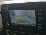 駐車が苦手な方でも安心のバックガイドモニター搭載。 後方の映像をクリアに表示し、ガイドラインで車庫入れや縦列駐車をしっかりサポート。毎日の運転がぐっとラクになります。