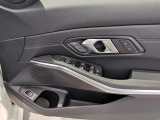 BMWプレミアムセレクション前橋では、高年式低走行モデルからMモデル、年式が経ちなかなかディーラーでは見かけないモデルまで幅広いラインナップで認定中古車を取り扱っております。品質に自信があります。