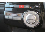 オートエアコンのお車ですので室内の温度をスムーズに調整してくれます♪